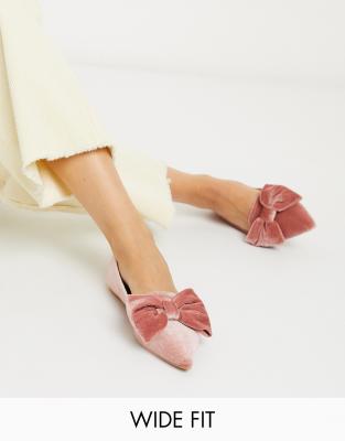 pale pink ballet pumps