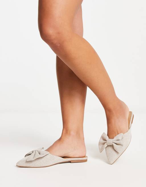 ASOS DESIGN Wide Fit Lass Mules plates pointues avec n ud oversize Naturel