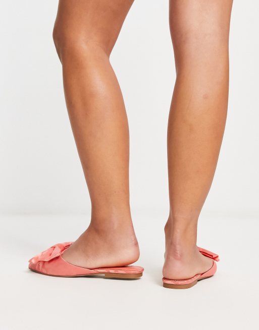ASOS DESIGN Wide Fit Lass oversized bow pointed flat mules in coral satin, 2 of 4