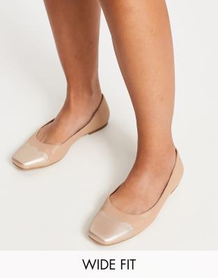 ASOS DESIGN Wide Fit - Launch - Flache Ballerinas in Beige mit eckiger Zehenpartie-Neutral