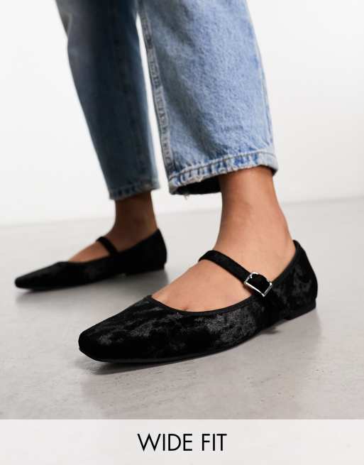 Wide black 2024 ballet flats