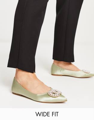 ASOS DESIGN Wide Fit - Lola - Ballerinas aus Satin in Salbeigrün mit Kunstperlenverzierung