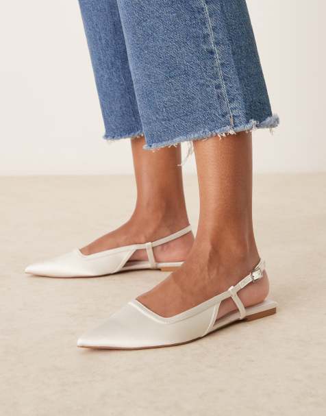 ASOS DESIGN Wide Fit – Lorraine – Satynowe balerinki z paskiem za piętą w kolorze kości słoniowej - view 1