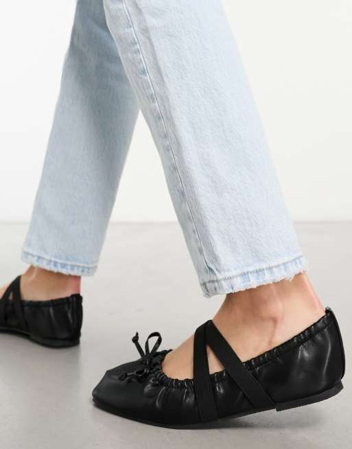ASOS DESIGN Wide Fit – Los Angeles – Ballerinas aus Kunstleder in Schwarz mit Raffung, 2 von 4