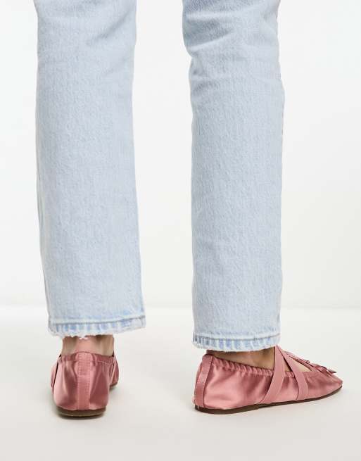 ASOS DESIGN Wide Fit Los Angeles Ballerinas aus Satin in Rose mit Raffung