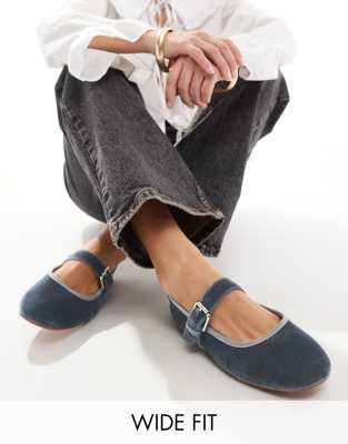 ASOS DESIGN Wide Fit - Lou - Mary-Jane-Ballerinas in Grau aus Samt mit weiter Passform