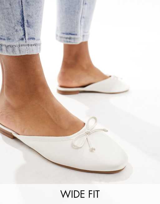 ASOS DESIGN Wide Fit – Lucia – Pantoletten in Elfenbein, weite Passform