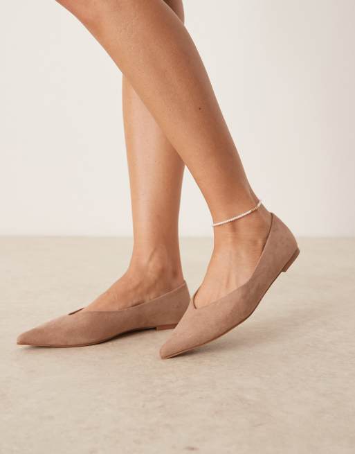 ASOS DESIGN Wide Fit – Ludo – Płaskie zamszowe balerinki z noskami w szpic w kolorze beżowym