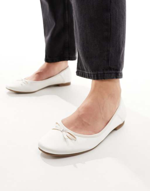 ASOS DESIGN Wide Fit Lullaby basic bow ballet flats in ivory ASOS