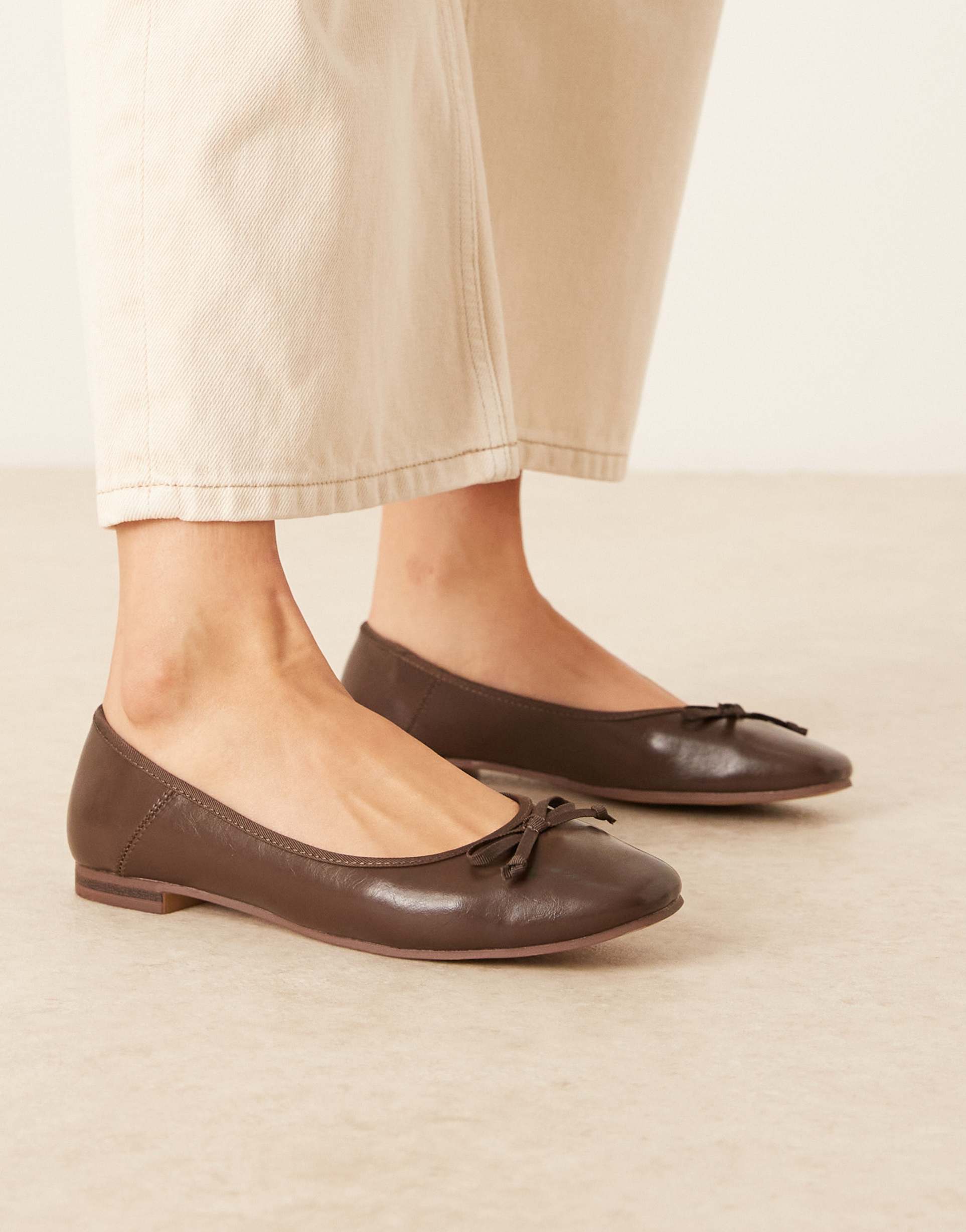 asos design wide fit lullaby bow ballet flats in chocolate