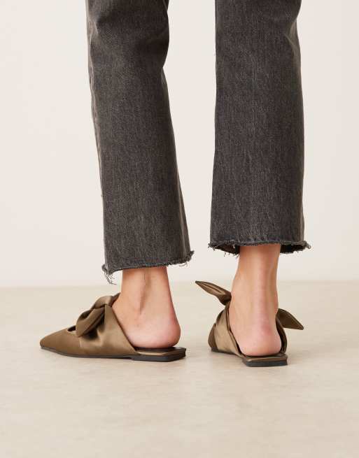 ASOS DESIGN Wide Fit – Lunar – Olivgröna mules med rosett i satin, 3 av 4