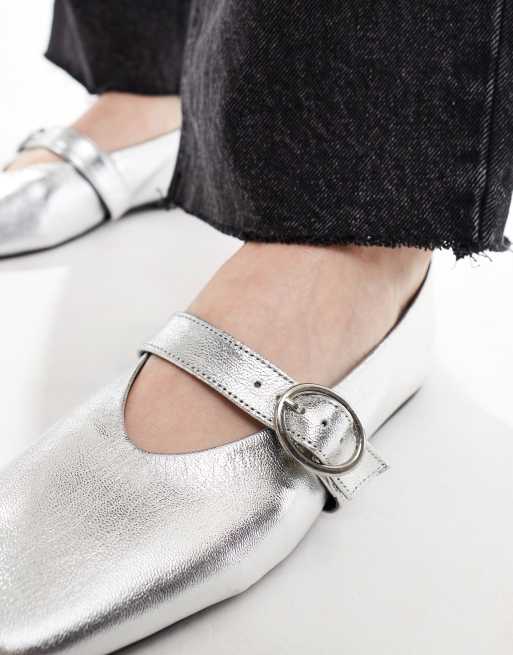 ASOS DESIGN Wide Fit Luxe Premium Leather Mary Jane ballet in silver, 3 of 4