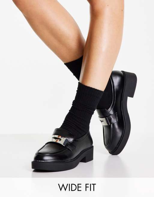 ASOS DESIGN Wide Fit – Macrone – Flache Loafer in Schwarz mit Metallverzierung in weiter Passform