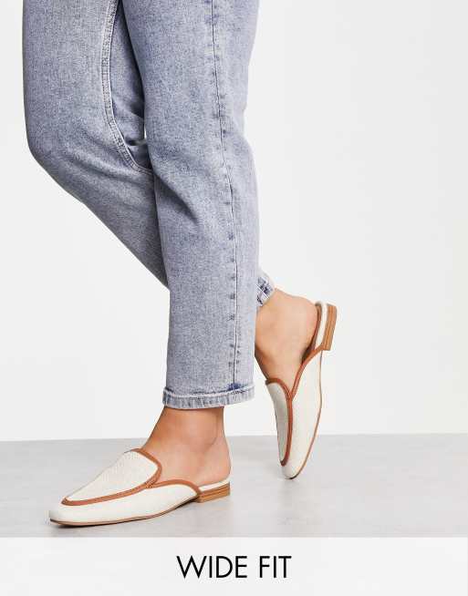 ASOS DESIGN Wide Fit Main Street Flache Mules aus naturlichem Material weite Passform