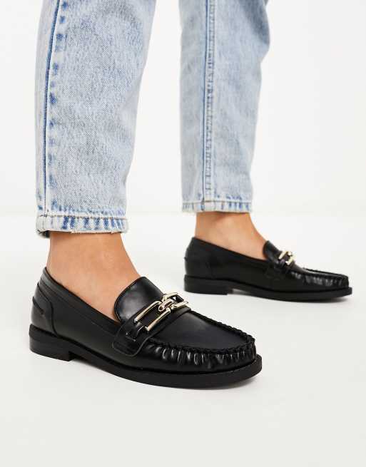 ASOS DESIGN Wide Fit Melodic slim loafer with chain in black, 2 of 4