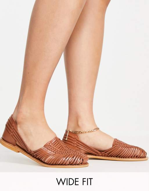 ASOS DESIGN Wide Fit – Mileage – Ljusbruna, vävda, platta skor i läder med bred passform