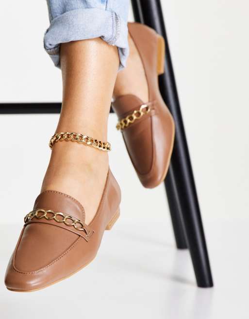 ASOS DESIGN Wide Fit – Mingle – Loafer in Hellbraun mit Kettendetail, weite Passform, 3 von 4