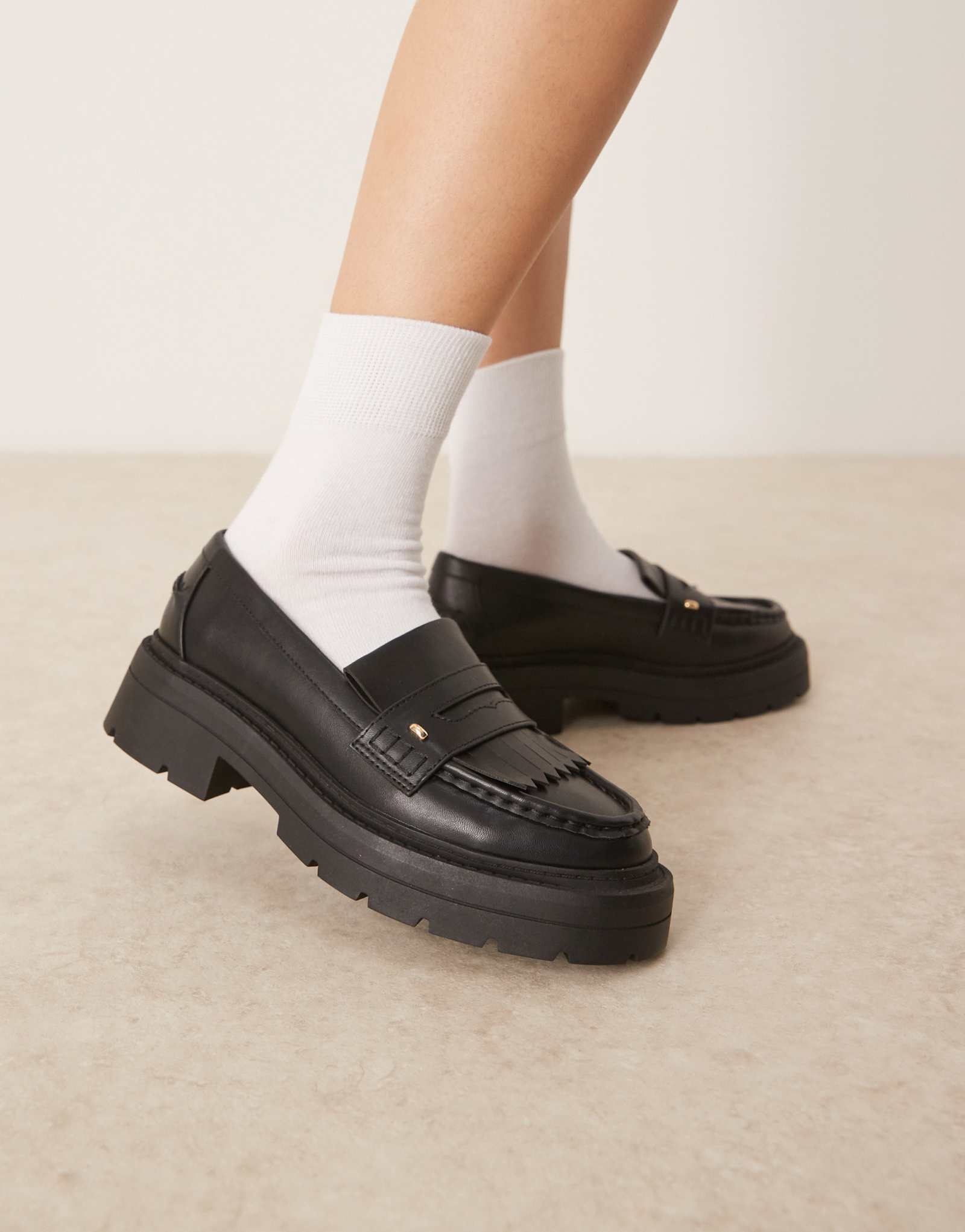 ДИЗАЙНЕРСКИЕ черные мокасины Monty с широкой посадкой и бахромой от ASOS DESIGN