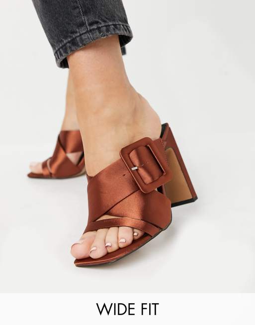 ASOS DESIGN - Wide Fit - Nanda - Højhælede mules med spændedetaljer i rustrød