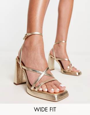 ASOS DESIGN Wide Fit - Nashville - Riemchen-Sandaletten in Gold mit Plateausohle und Blockabsatz-Goldfarben