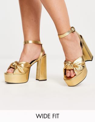 ASOS DESIGN Wide Fit - Natia - Plateau-Sandaletten in Gold mit Absatz und Zierknoten, weite Passform-Goldfarben