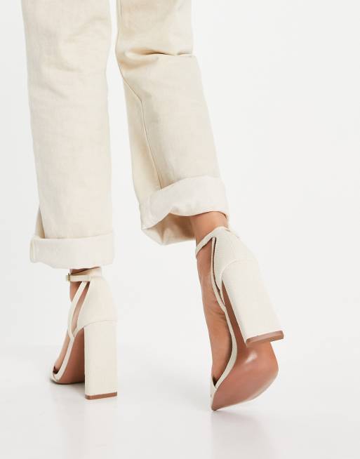 ASOS DESIGN – Wide Fit – Noelle – Dezente Sandalen mit Blockabsatz in Naturweiß, 3 von 4