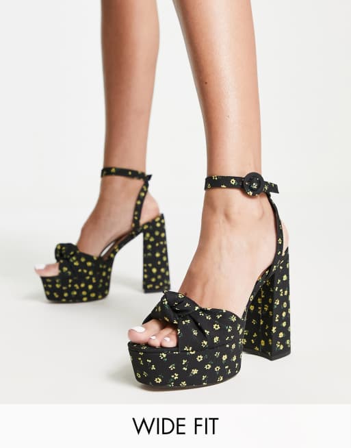 Women's Polka Dot Printed Chunky Heel Pump Shoes Cap-toe With Buckle