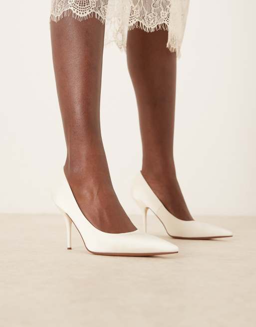 ASOS DESIGN Wide Fit - Perth - Scarpe décolleté a punta in raso color avorio con tacco alto a spillo e pianta larga