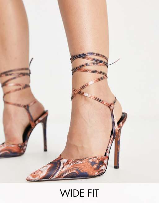 ASOS DESIGN Wide Fit – Prize – Wiązane w kostce buty na obcasie w brązowy falisty wzór