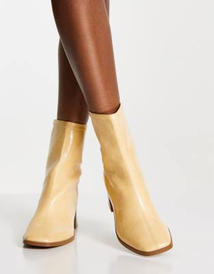 yellow tan boots