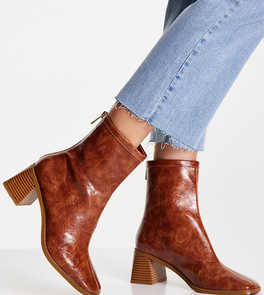 ASOS DESIGN Wide Fit Raider mid-heel ankle boots in tan-Brown