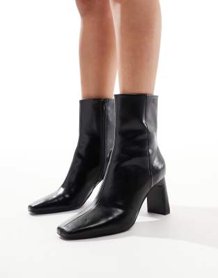 ASOS DESIGN - Wide Fit - Reach Set Back - Stiefel in Schwarz mit mittelhohem Absatz, weite Passform