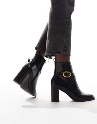 ASOS DESIGN - Wide Fit - Regan - Stiefeletten in Schwarz mit halbhohem Absatz und Schnallendetail