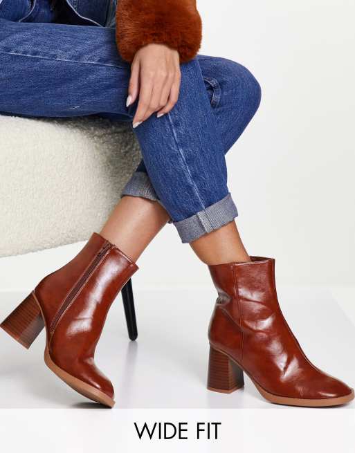 ASOS DESIGN Wide Fit Revival round toe block heel boots in tan