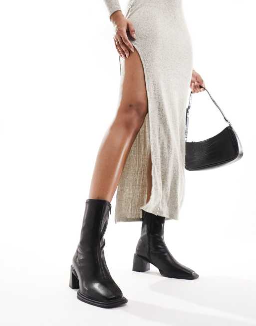 Wide fit outlet block heel boots