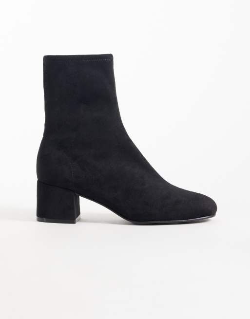 ASOS DESIGN Wide Fit Ronan block heel ankle boots in black suedette, 3 of 4