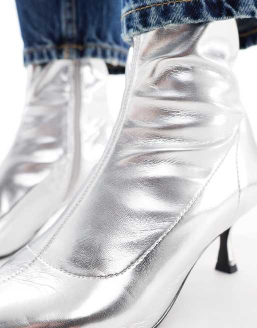ASOS DESIGN Wide Fit - Ryder - Sock boots met brede pasvorm en kitten hak in zilver, 3 van 4