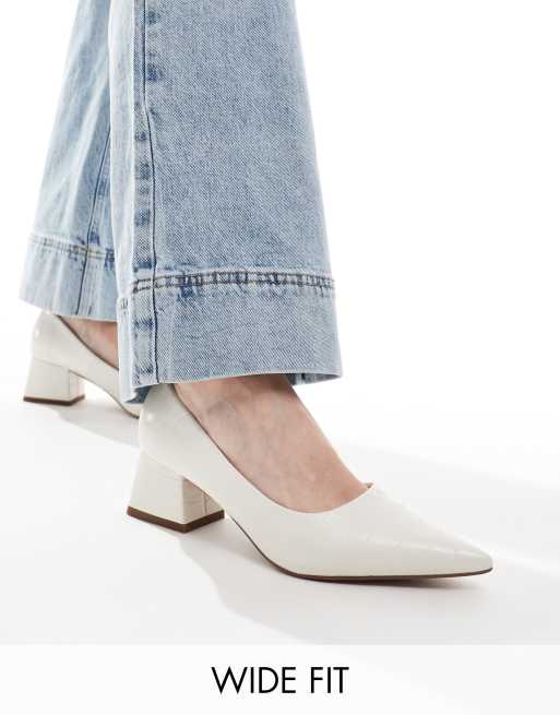 ASOS DESIGN Wide Fit - Saint - Råhvide sko med mellemhøj blokhæl i imiteret krokodilleskind