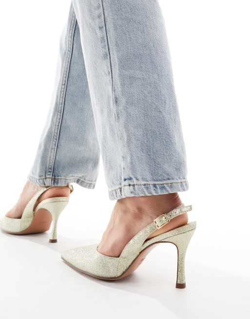 ASOS DESIGN Wide Fit Samber 2 Scarpe con tacco a spillo color oro glitterate con pianta larga e cinturino posteriore ASOS