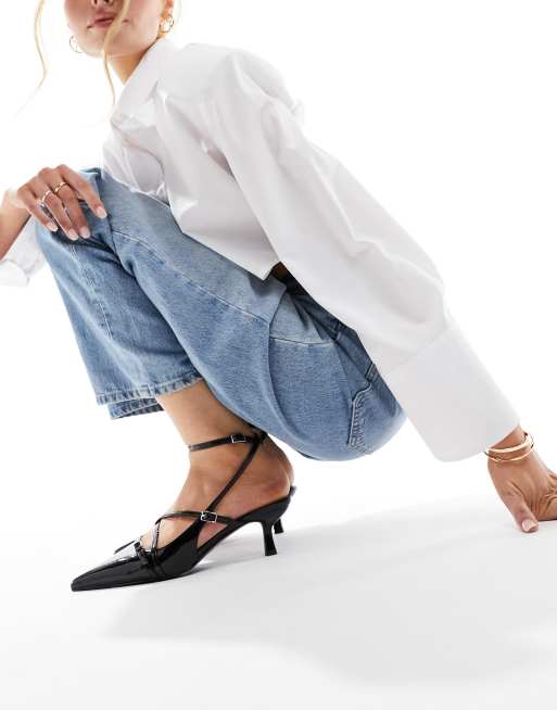 ASOS DESIGN Wide Fit - Scottie - Sorte sko med kitten-hæl og spændedetalje, 2 af 4