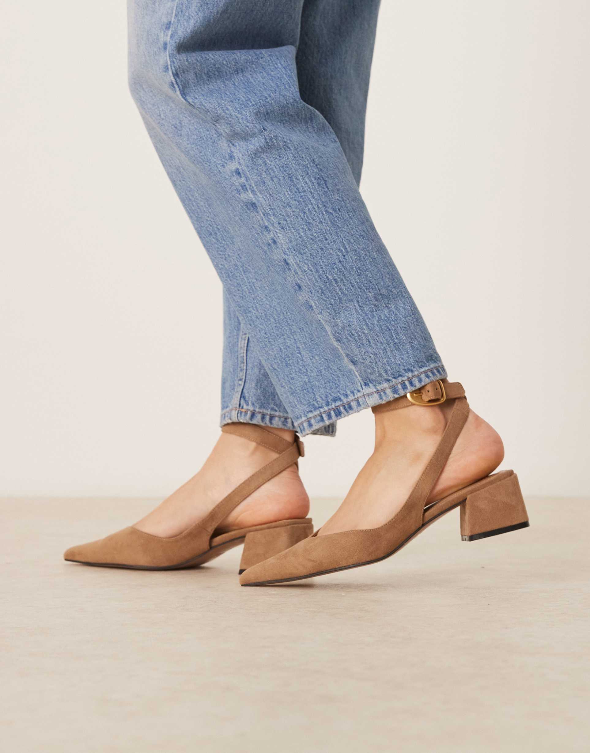 asos design wide fit sienna mid block heel shoes in taupe suedette