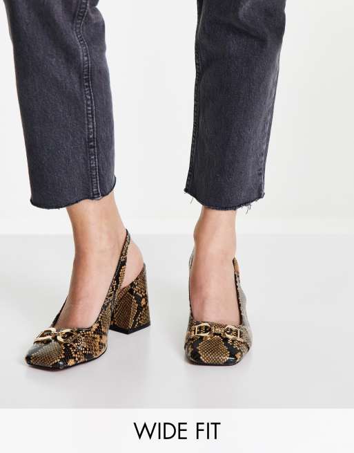 ASOS DESIGN Wide Fit – Stable – Buty na obcasie w wężowy wzór z paskiem za piętą i ozdobną klamrą