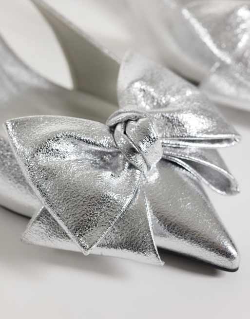 ASOS DESIGN Wide Fit Stardust bow detail slingback kitten heels in silver, 3 of 4