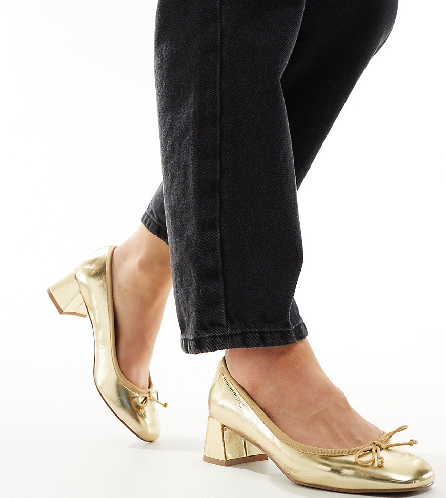 ASOS DESIGN Wide Fit Steffie bow detail mid block heeled shoes in gold