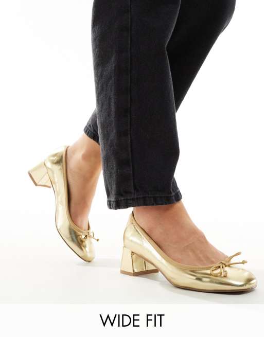  ASOS DESIGN Wide Fit Steffie bow detail mid block heeled shoes in gold