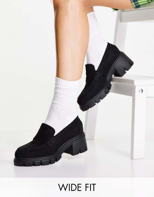 ASOS DESIGN Wide Fit Storm Loafer mit dicker Sohle und mittelhohem Absatz in Schwarz ASOS