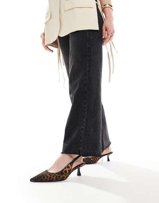 ASOS DESIGN Wide Fit Stroll Scarpe leopardate a pianta larga con tacchetto e cinturino posteriore ASOS