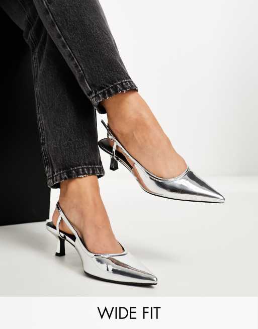 ASOS DESIGN Wide Fit Strut Schuhe in Silber mit Fersenriemen und Kitten Absatz weite Passform