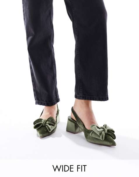 ASOS DESIGN Wide Fit – Symphony – Slingback-Schuhe aus salbeigrünem Samt mit Schleifendetail, Fersenriemen und mittelhohem Blockabsatz, weite Passform - view 1
