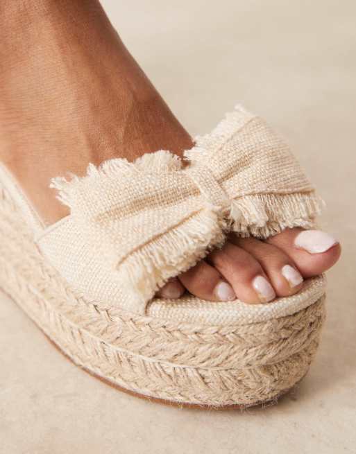 ASOS DESIGN Wide Fit Tabitha bow detail wedges in natural fabrication, 2 of 4